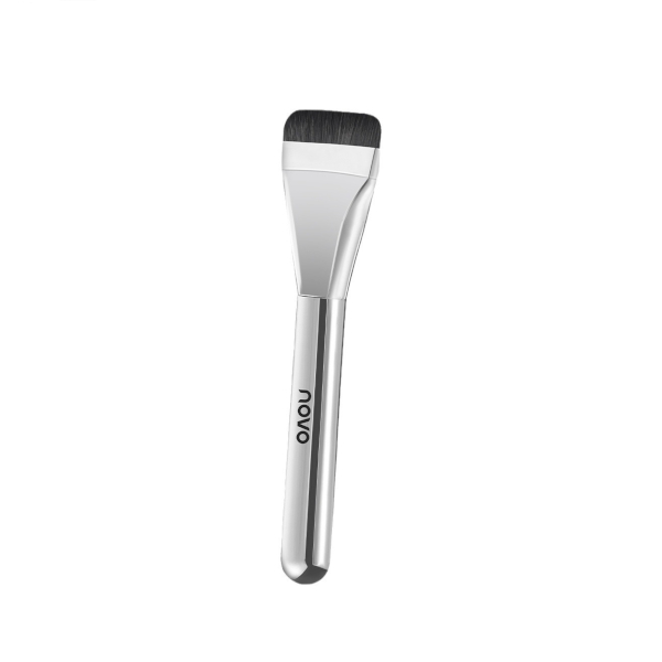 NOVO - Streak-Free Line-Shape Foundation Brush - 1pc von NOVO