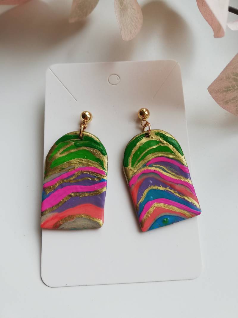 Handgemachte Ohrringe Aus Polymer Clay Gold Bemalt ~ Florale Ornament Weißer Blumen Schmuck Silber Anhänger Vergoldet-Echte Perlen Handgemachte Ohrringe Aus Polymer Clay Gold Bemalt ~ Florale Ornament Weißer Blumen Schmuck Silber Anhänger Vergoldet-Echte Perlen von NOWdraga