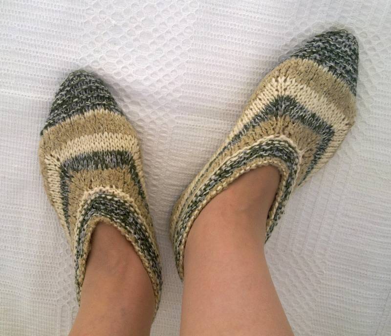 Hand Gestrickte Hausschuhe Frauen Gestreifte Bunte Grün Beige Weiße Schuhe Mädchen von NPSunnyDay