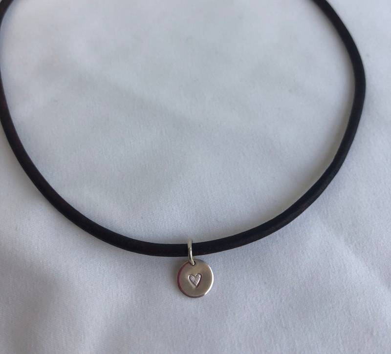 Leder Halsband Mit Herz Charme Leder Halsband Mit Herz Charme von NRGDesignsShop