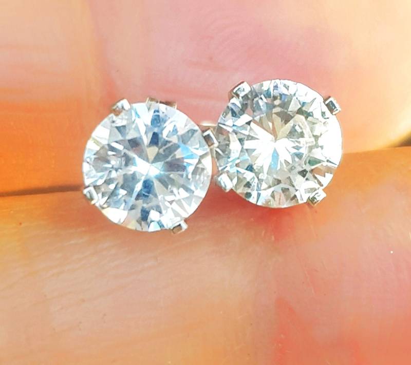 Natürlicher Runder Weißer Saphir Vs 14K Weißes Festes Goldohrstecker. Farblose Schmuckstücke. Ohrringe. Hochzeit Ohrstecker. Schmuck von NRSDiamonds