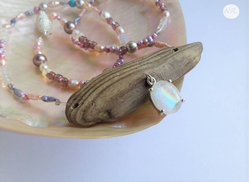 Kette Mit Holz Und Mondstein - Sommertraum -Treibholz, Labradorit, Opale & Perlen von NRSeelenhoelzer