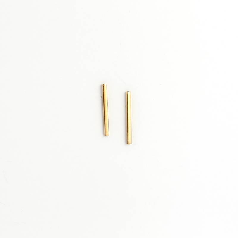 Bar Ohrstecker Minimale Ohrringe Aus 18K Gold Handgefertigtes Paar Nvmbr Dcmbr Bar Ohrstecker Minimale Ohrringe Aus 18K Gold Handgefertigtes Paar Nvmbr Dcmbr von NVMBRDCMBR