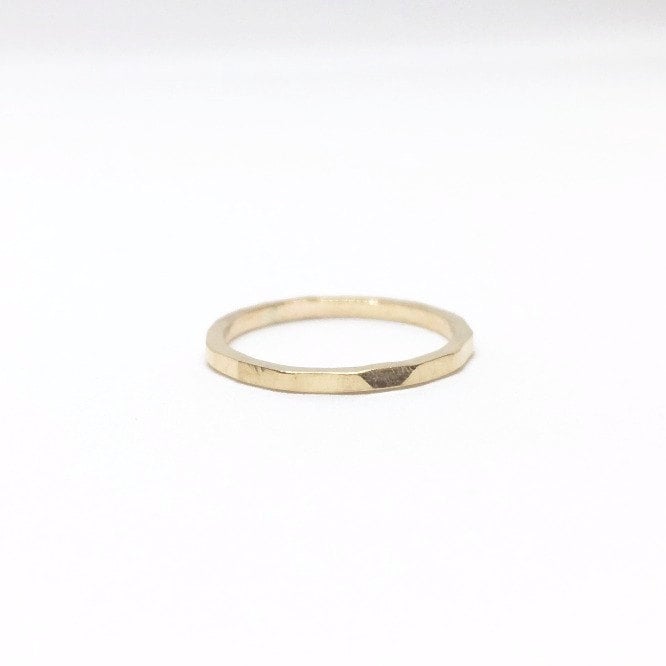 Gehämmert Stacking Ring - Filled Gold, Stapelring Oder Midi-Ring Gehämmert Stacking Ring - Filled Gold, Stapelring Oder Midi-Ring von NVMBRDCMBR