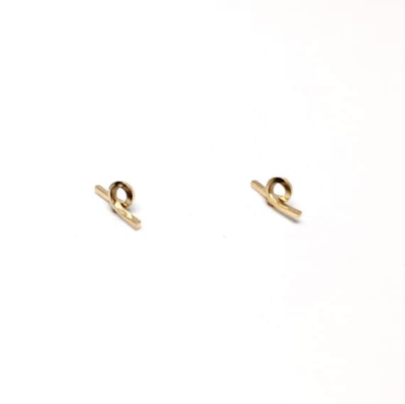 Mini Curly Q Ohrstecker Zierliche Loop Ohrringe Sterling Silber Oder Gold Filled Handgefertigtes Ohrsteckerpaar Nvmbr Dcmbr Mini Curly Q Ohrstecker Zierliche Loop Ohrringe Sterling Silber Oder Gold Filled Handgefertigtes Ohrsteckerpaar Nvmbr Dcmbr von NVMBRDCMBR