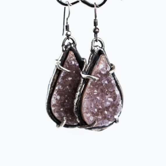 Große Rosa Amethyst Druzy Power-stück-Tropfen-Ohrringe Große Rosa Amethyst Druzy Power-stück-Tropfen-Ohrringe von NVisionbyNicoleFoos