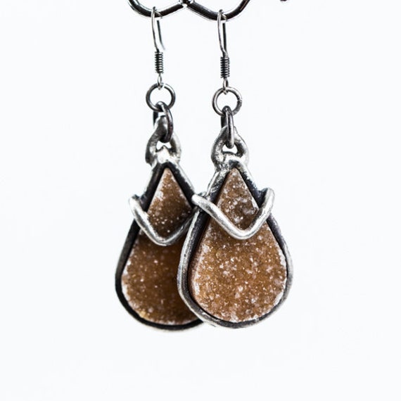 Mittlere Ingwer Amethyst Druzy Macht Stück Tropfenohrringe Mittlere Ingwer Amethyst Druzy Macht Stück Tropfenohrringe von NVisionbyNicoleFoos