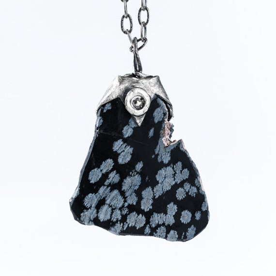 Schneeflocke Obsidian Macht Stück Anhänger Mit Ourobouros Emblem Schneeflocke Obsidian Macht Stück Anhänger Mit Ourobouros Emblem von NVisionbyNicoleFoos