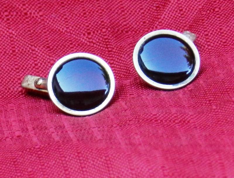 Vintage Paar Swank Bent Arm Manschettenknöpfe Mit Runden Dunkel Roten Steinen in Goldfarbenen Fassung 04693 von NWAttic