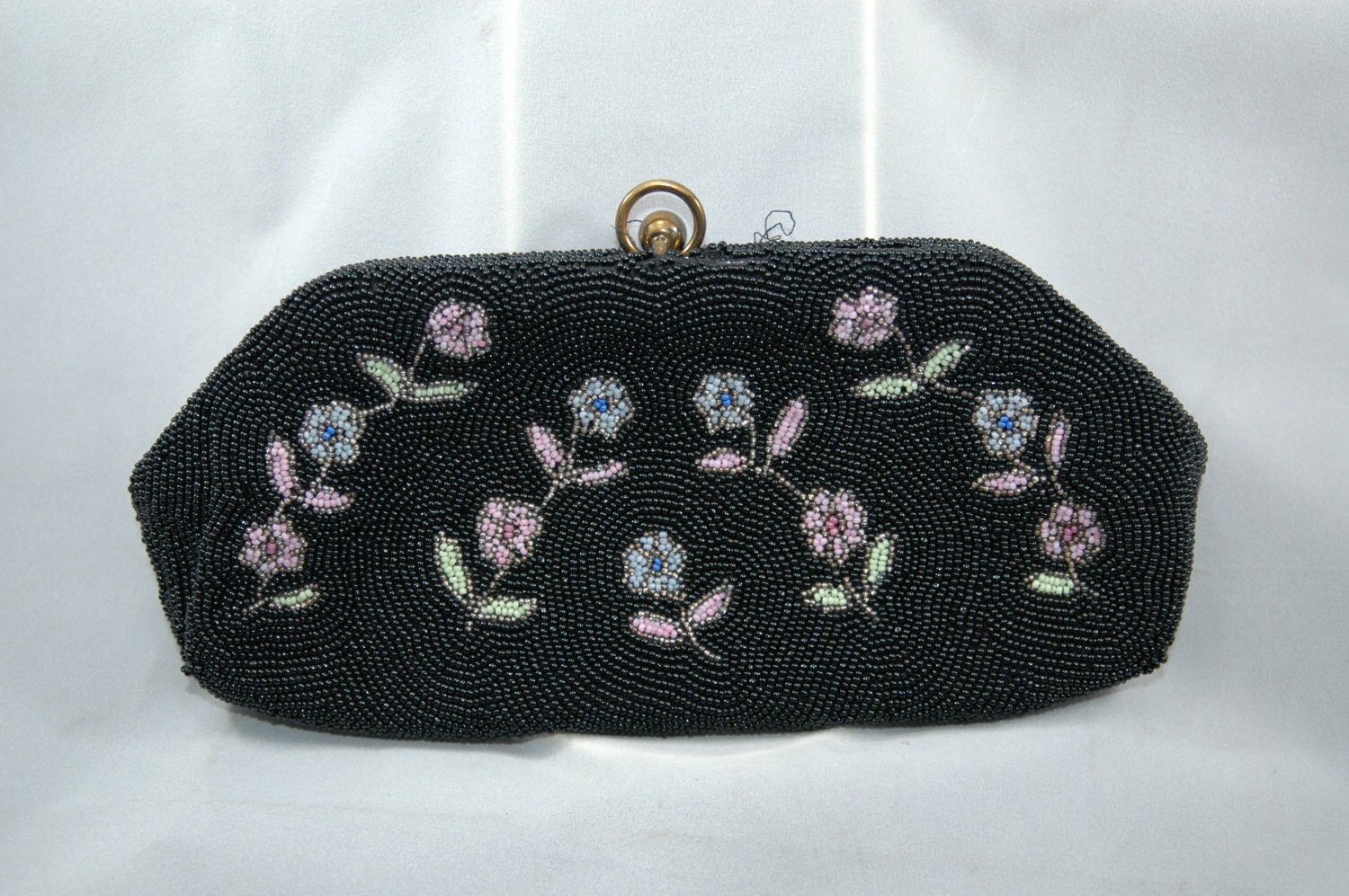Vintage Schwarze Perlen Abendunterarmtasche Von Walborg Mit Blumen Dekor 03623 von NWAttic