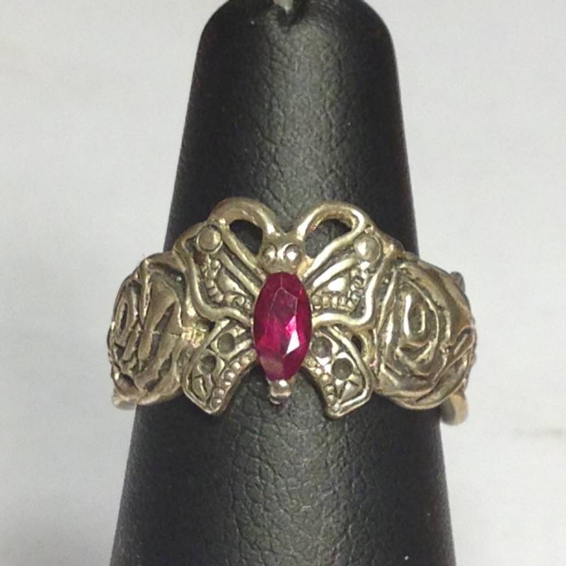 Goldener Schmetterling Ring Mit Lab Grown Rubin Goldener Schmetterling Ring Mit Lab Grown Rubin von NWCustomJewelry