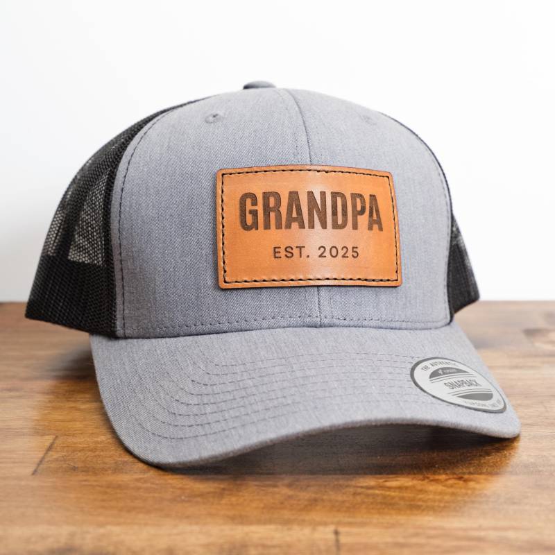 Grandpa Est 2025 Leather Patch Trucker Hat | Personalisierte Opa Hut, Papa Popops Hut Für New Geschenk Oder Baby Ankündigung von NWCustomMade