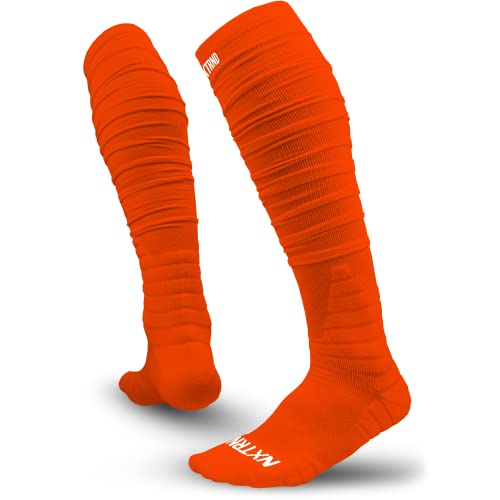 Nxtrnd XTD Scrunch Fußballsocken, Strümpfe, Stoppersocken, extra lange gepolsterte Sportsocken für Herren & Jungen, Orange/Abendrot im Zickzackmuster (Sunset Chevron), Large von NXT NXTRND