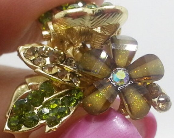 New Gold Floral Mit Cz Strass 3/4 "' Haarkralle Clip New Gold Floral Mit Cz Strass 3/4 "' Haarkralle Clip von NYFashionAccessories
