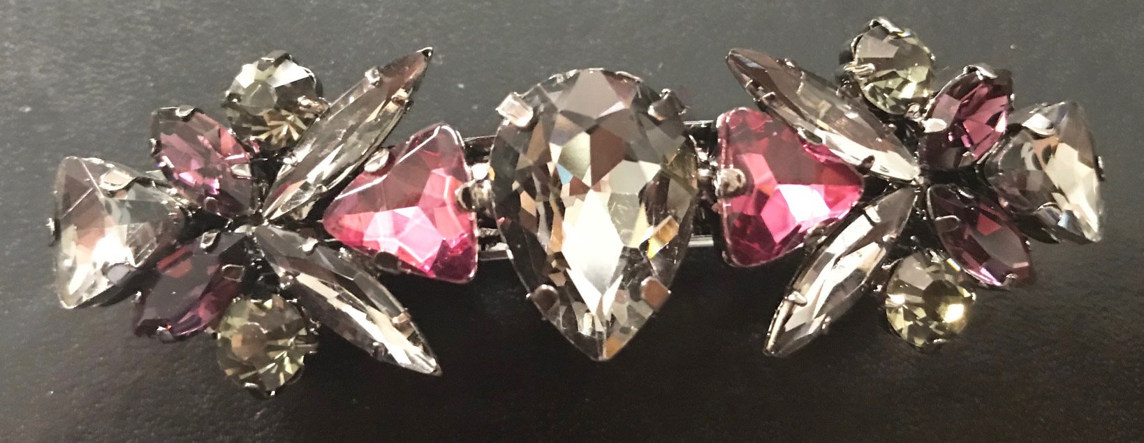 Neue Gunmetal Silber Mit Rauchgrau & Rose Cluster Kristall Haarspange 2 3/4 "' - Leverback von NYFashionAccessories