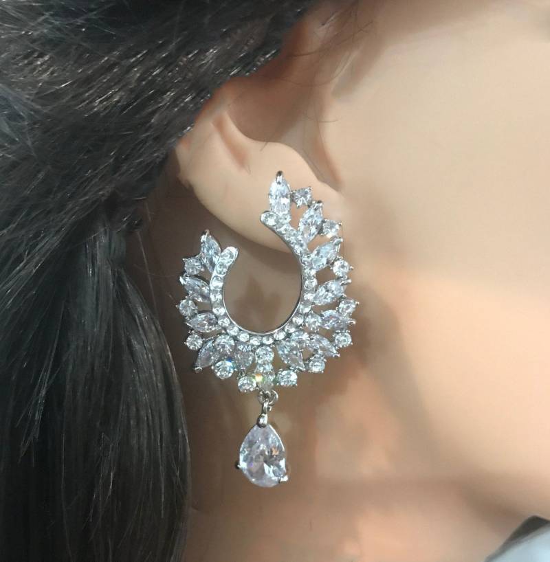 Neue Klare Cz A Kristall & Strass Kronleuchter 2 3/4'' Pierced Ohrring Neue Klare Cz A Kristall & Strass Kronleuchter 2 3/4'' Pierced Ohrring von NYFashionAccessories
