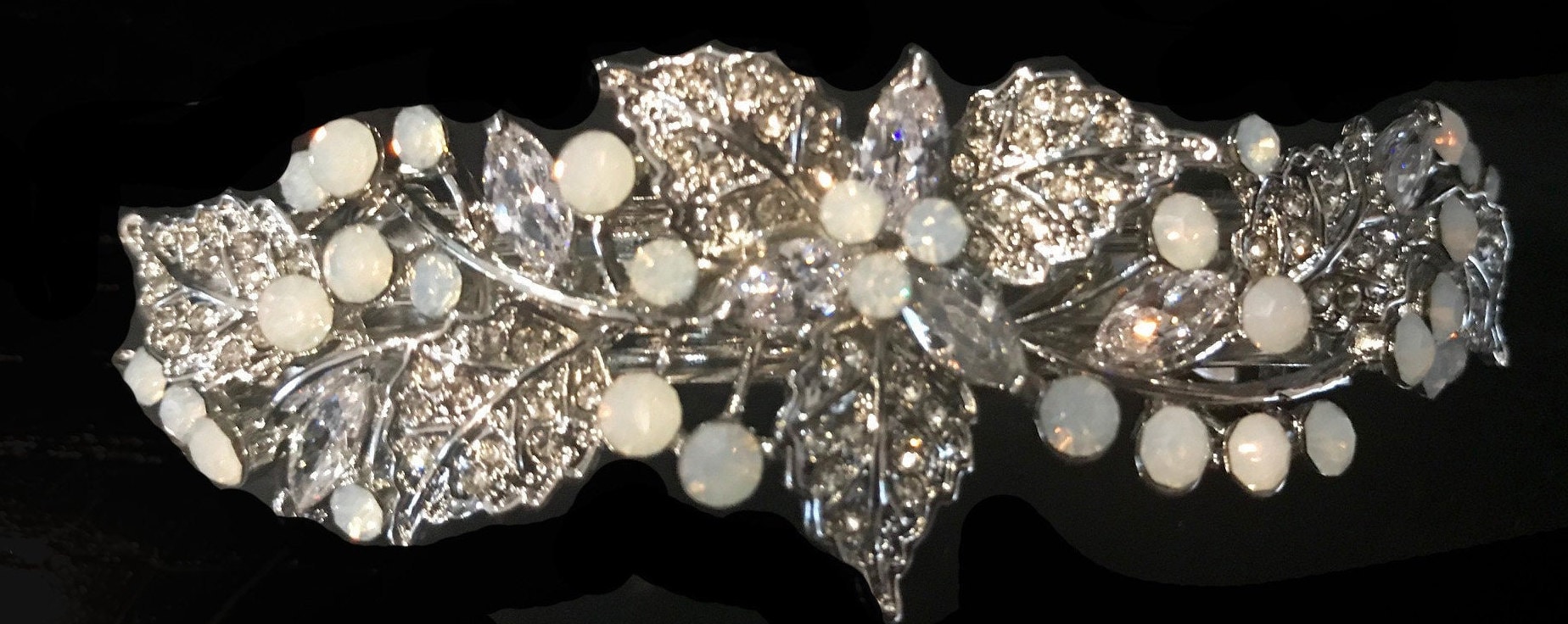 Neue Klare Kristall-Cluster Floral & Strass Haarspange 3 1/2'' - Leverback von NYFashionAccessories