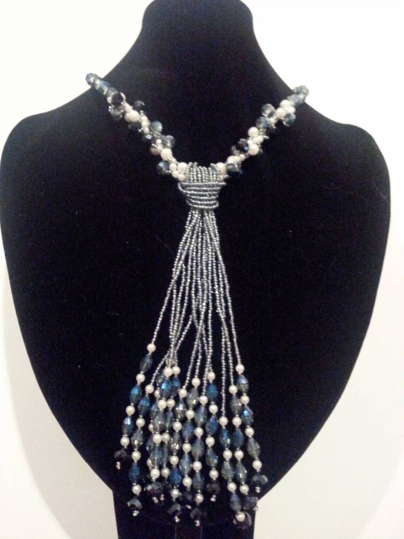 Neue Nach Maß Blau Irisierende Kristall Hand Perlen & Cluster Halskette Mit Geknotet Quaste 26 "' Neue Nach Maß Blau Irisierende Kristall Hand Perlen & Cluster Halskette Mit Geknotet Quaste 26 "' von NYFashionAccessories