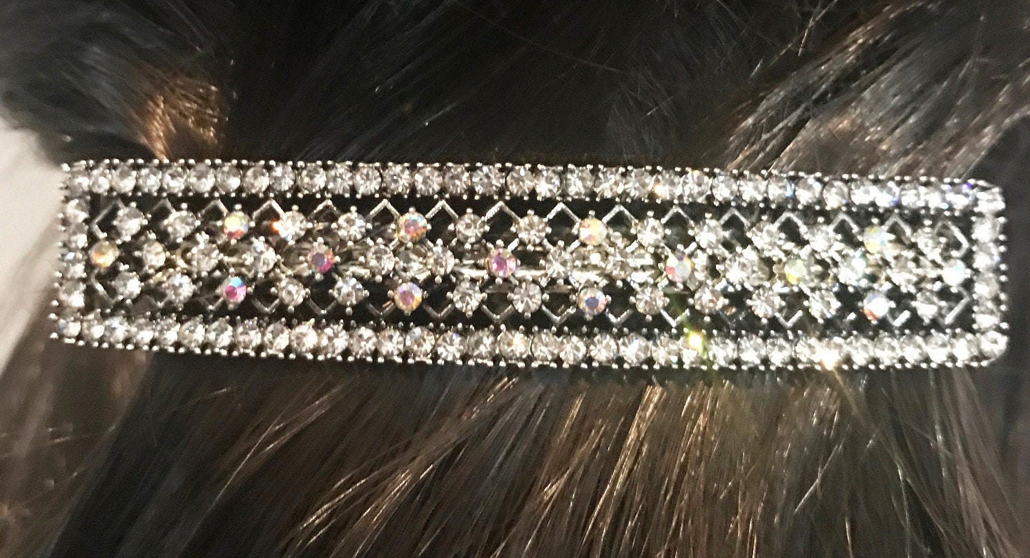 Neue Silber Art Deco Klare Irisierende Kristallband Haarspange 3 1/4'' - Lever-Back von NYFashionAccessories