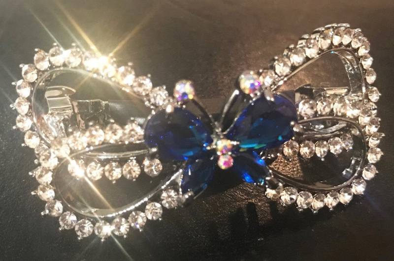Neue Silber Klare Kristall Mit Saphir Schmetterling 2 3/4'' Haarspange Neue Silber Klare Kristall Mit Saphir Schmetterling 2 3/4'' Haarspange von NYFashionAccessories