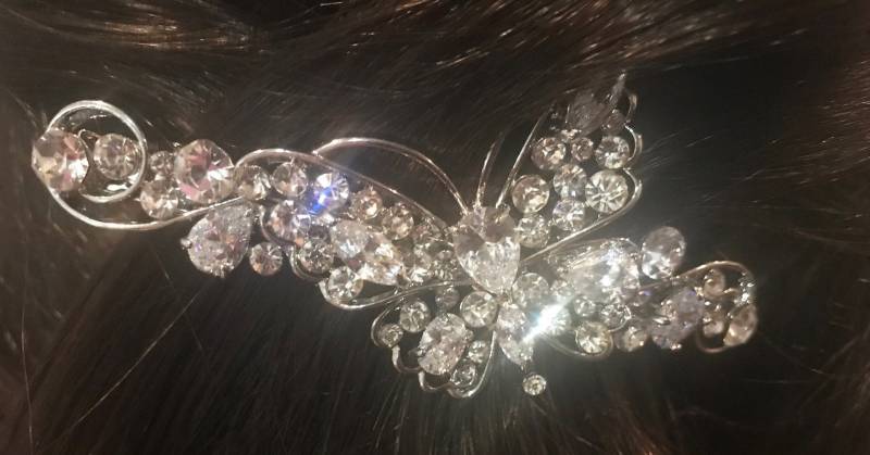 Neue Silber Mit Klaren Kristall Schmetterling 3 1/2 "' Haarspange Neue Silber Mit Klaren Kristall Schmetterling 3 1/2 "' Haarspange von NYFashionAccessories