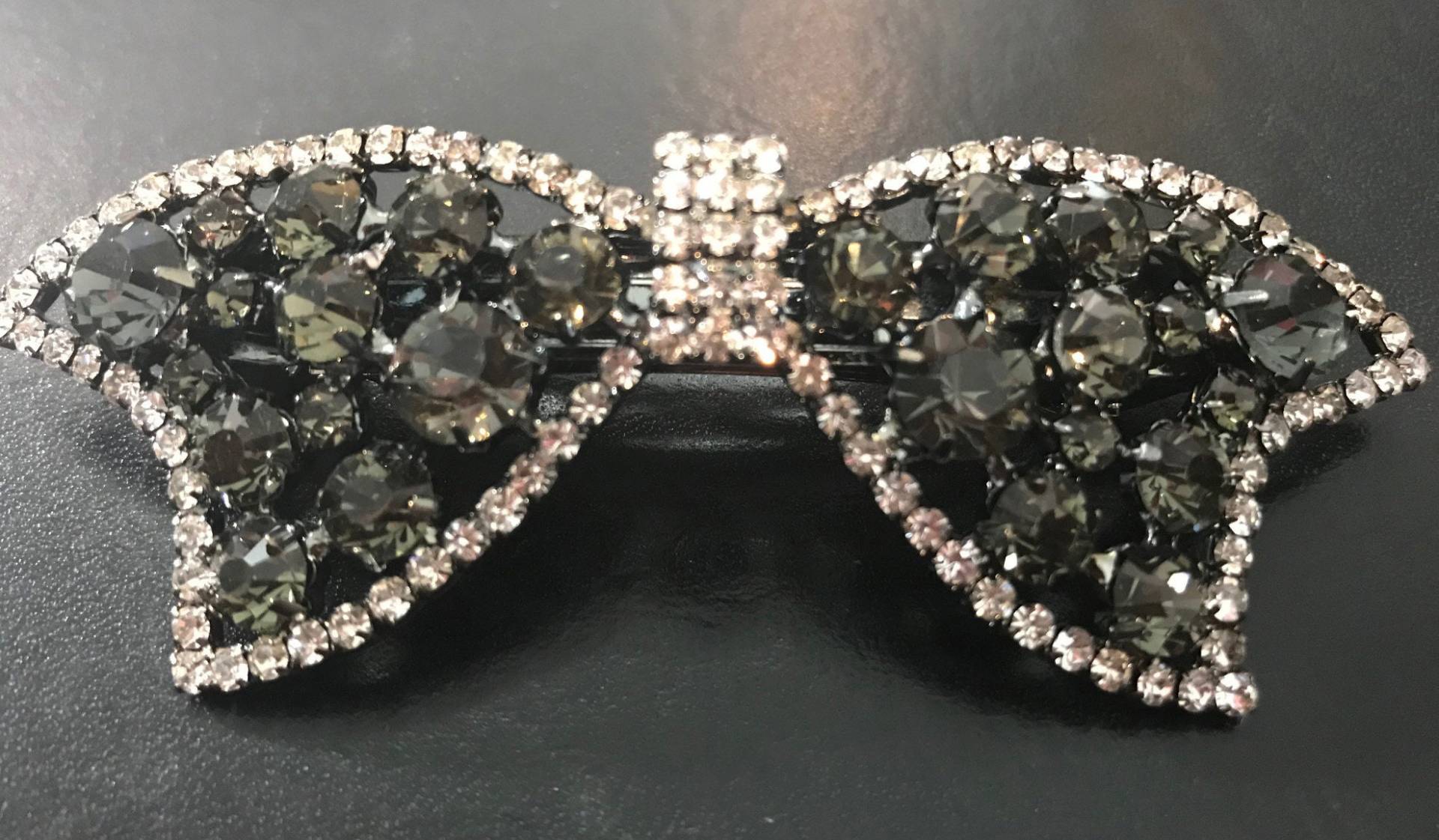 Neue Silber Mit Rauchgrau Kristall & Strass Bogen 3 1/2 "' Haarspange von NYFashionAccessories