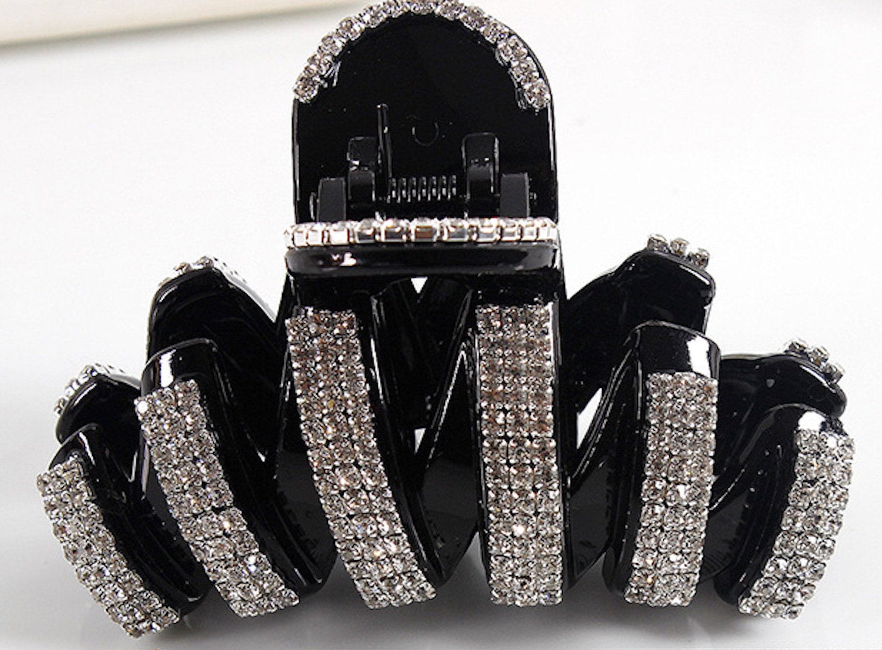 Neuer Großer Klarer Kristall Multi Ring 3 1/2'' W X 1 H Haarklemme von NYFashionAccessories