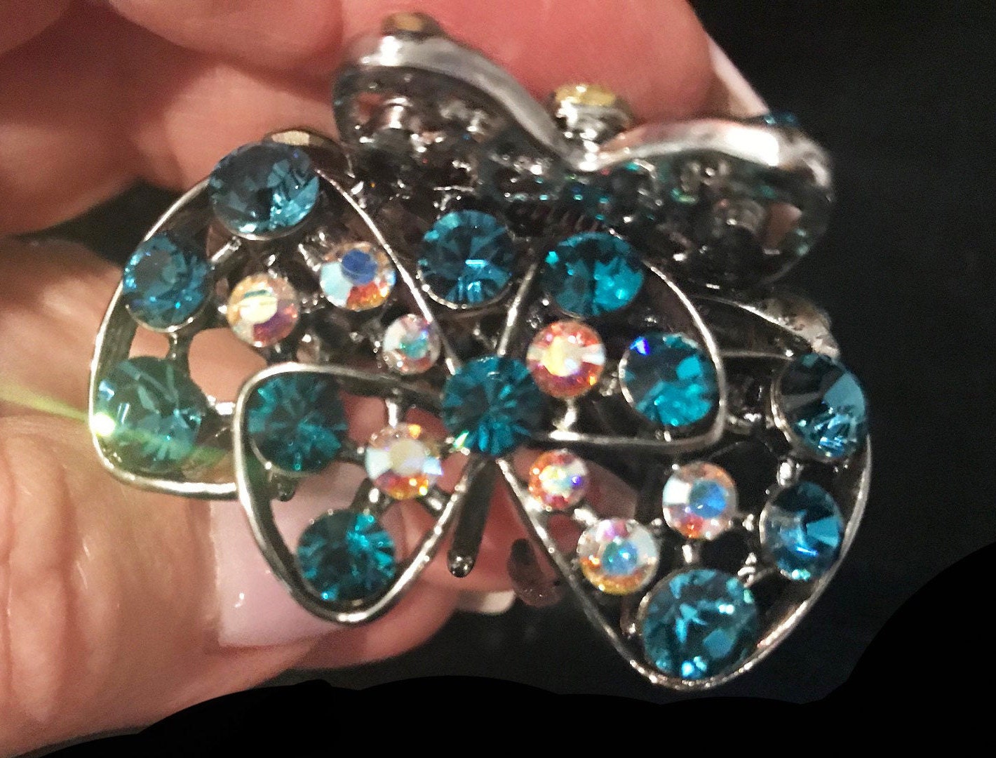 Neues Silber Mit Klar Irisierendem Aqua Crystal & Strass Floral 2'' Haarklemme von NYFashionAccessories