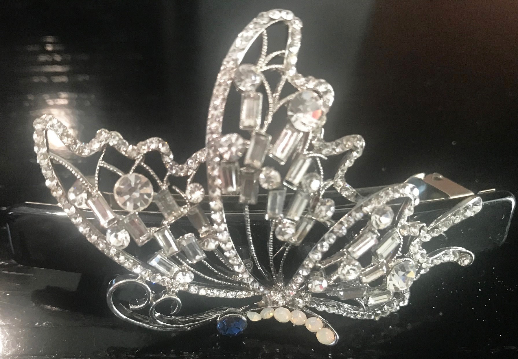 Neues Silber Mit Klarem Kristall 3 1/2'' Schmetterling Haarspange - Hebelrücken von NYFashionAccessories