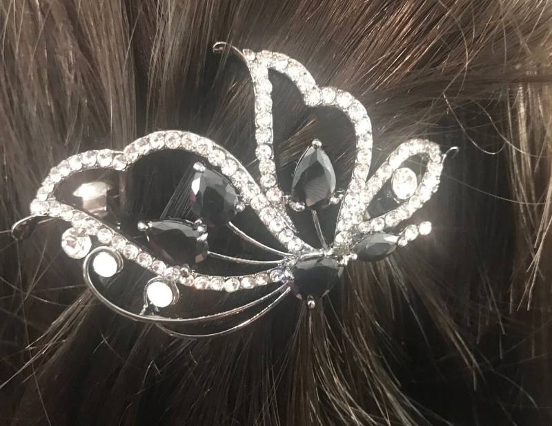 Neues Silber Mit Klarem Und Schwarzem Kristall 2 "' Butterfly Haarspange Neues Silber Mit Klarem Und Schwarzem Kristall 2 "' Butterfly Haarspange von NYFashionAccessories
