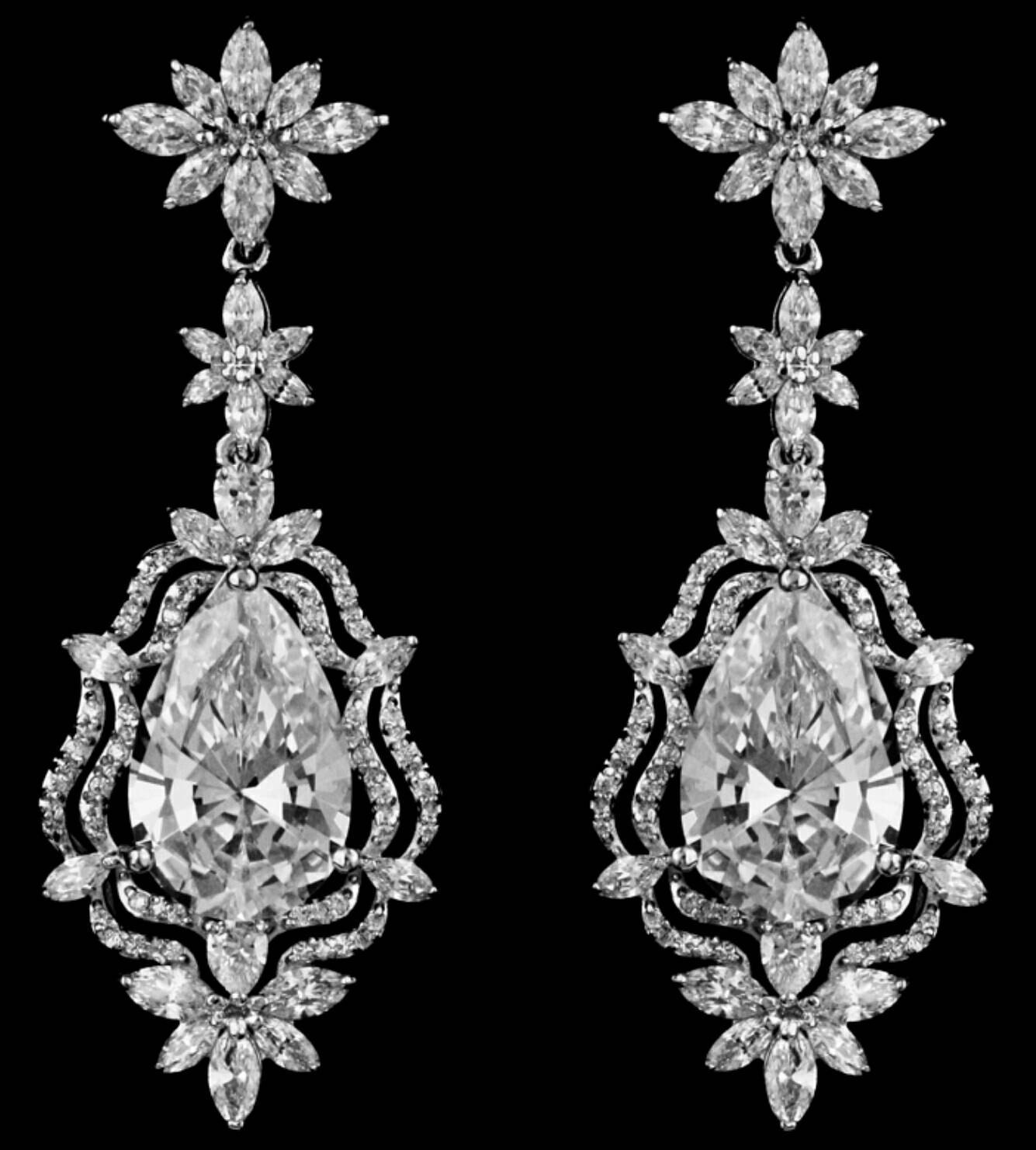New Art Deco Cz A Kristall & Strass Kronleuchter 2 1/4'' Pierced Ohrring von NYFashionAccessories