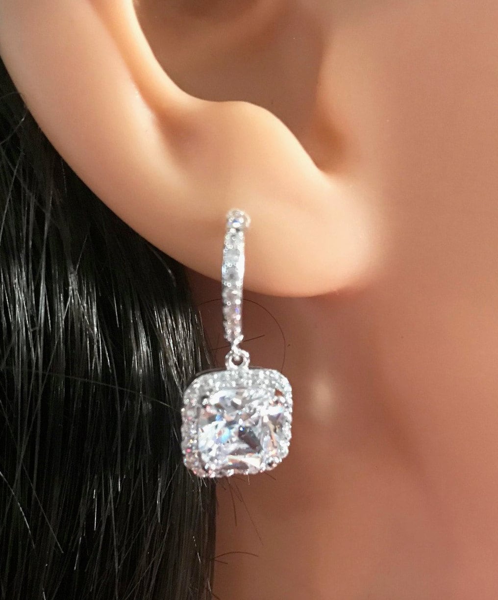New Gorgeous Bridal Austrian Cz A Crystal 1/2 "' L Smaragdschliff Pierced Ohrringe von NYFashionAccessories