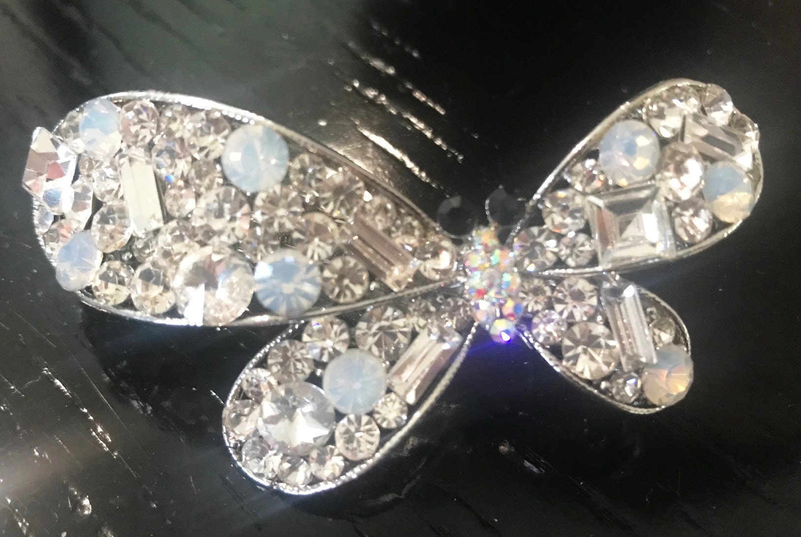 Silber Mit Klarem Cluster Crystal Butterfly Hair 2 1/2 "' Barrette - Brisur von NYFashionAccessories