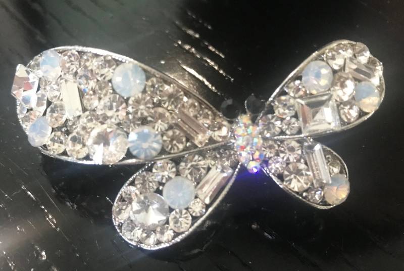 Silber Mit Klarem Cluster Crystal Butterfly Hair 2 1/2 "' Barrette - Brisur Silber Mit Klarem Cluster Crystal Butterfly Hair 2 1/2 "' Barrette - Brisur von NYFashionAccessories