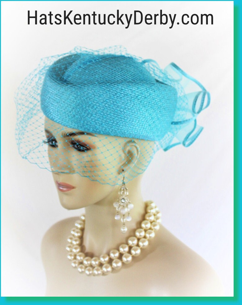 Frauen Türkis Blau Pillbox Formelle Hochzeit Brauthut, Birdcage Gesicht Schleier Hut, Nyfashionhats Hutmacherkunst, Mutter Der Braut, Damen Hüte von NYFashionHats