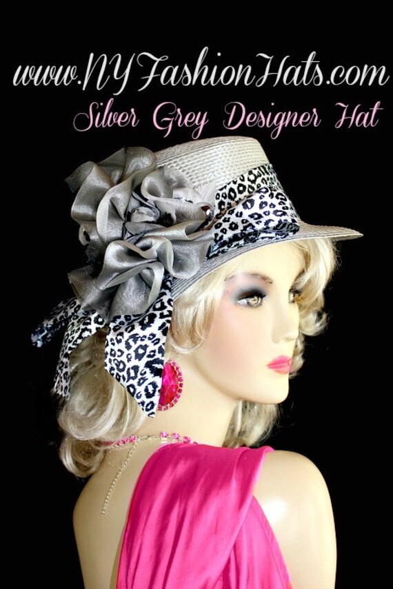 Silber Grau Kleid Designer Hut, Lässige Mode Mantel Anzug Kirche Herbst Frühling Winter Schwarz Und Weiß Schärpe Nyfashionhats Silber Grau Kleid Designer Hut, Lässige Mode Mantel Anzug Kirche Herbst Frühling Winter Schwarz Und Weiß Schärpe Nyfashionhats von NYFashionHats
