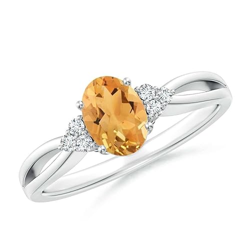 Solitärring mit ovalem Citrin 7x5mm, Geteilter Schaft und drei natürlichen Akzenten | Sterling Silber 925 mit Rhodinierung (63 (20.1)) von NYZA JEWELS