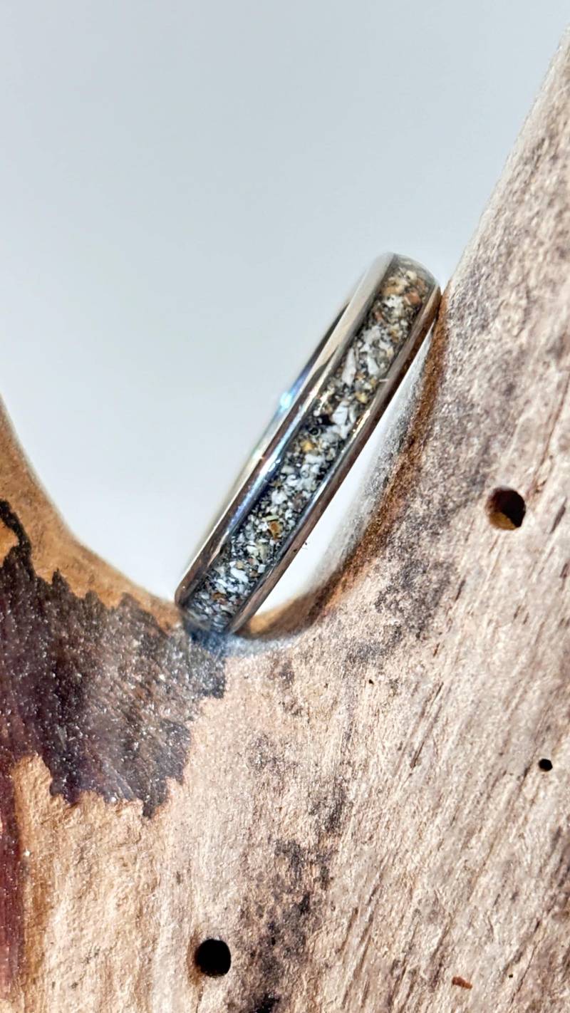 Tierisch Schöne Andenken Aus Asche Deines Haustieres | Edelstahlring Silber, Gold Einzigartig Veredelt Trauer Verstorben von NaDiniDesign