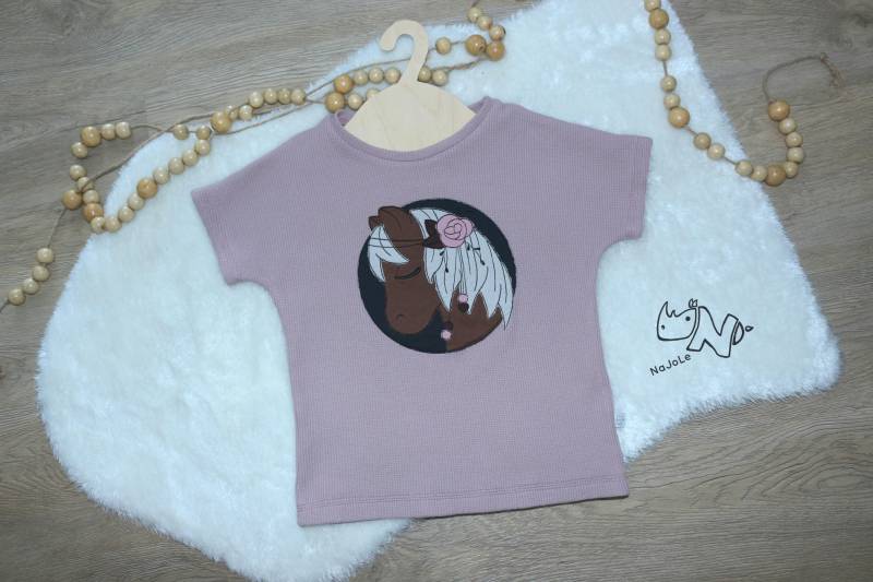 T-Shirt/Langarmshirt Mit Gesticktem Pferd Im Bohostyle Für Jungs Und Mädchen in Wunschfarbe, Personalisiertes Shirt von NaJoLe