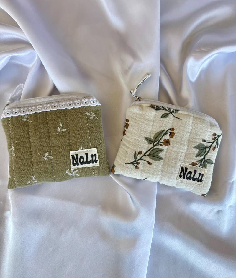 Kleine Kartentasche Münztasche Für Die Handtasche Mit Spitze | Quilted Coinpurse Geblümt Musselin Baumwolle Mini Portemonnaie von NaLuHandmadeGermany