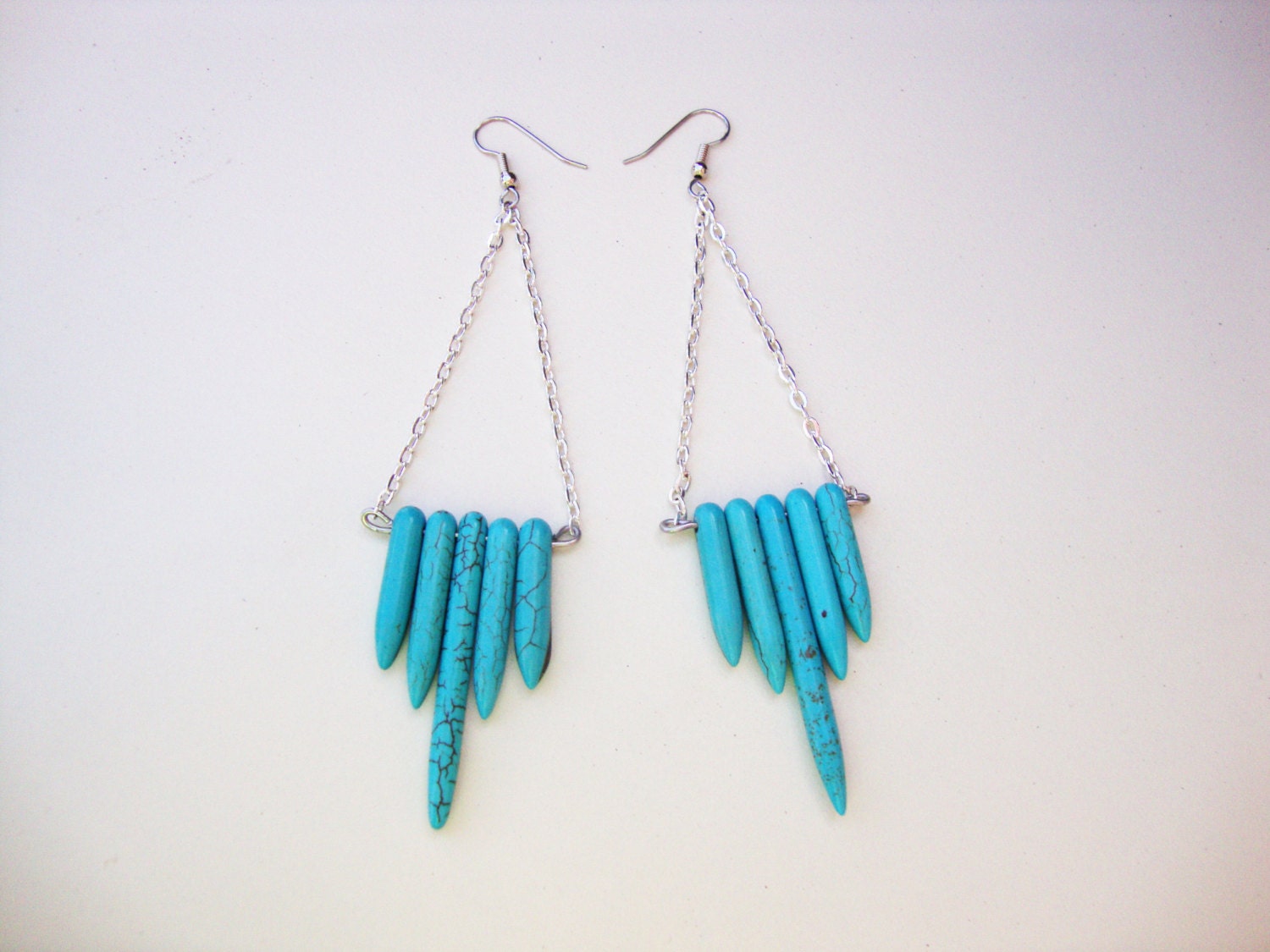 Türkis Howlite Stammes Spike Ohrringe Silber Draht Und Kette Türkis Howlite Stammes Spike Ohrringe Silber Draht Und Kette von NaTuRaLLyMYsTiCaL