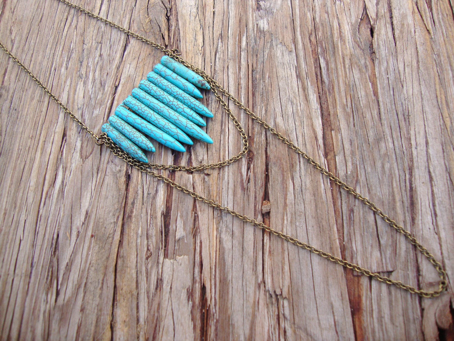 Türkis Stammes Howlite Speer Und Antike Messing Kette Halskette Türkis Stammes Howlite Speer Und Antike Messing Kette Halskette von NaTuRaLLyMYsTiCaL