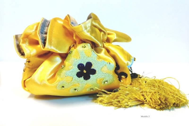 Börse, Bestickter Seidensack, Eine Zeitreise von Nabalsy