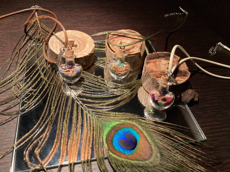 Glücksbringer Talisman Amulett Anhänger Liebe Selbstliebe Heilsteine Kräuter Hexenflasche Glücksbringer Talisman Amulett Anhänger Liebe Selbstliebe Heilsteine Kräuter Hexenflasche von NacatasZauber