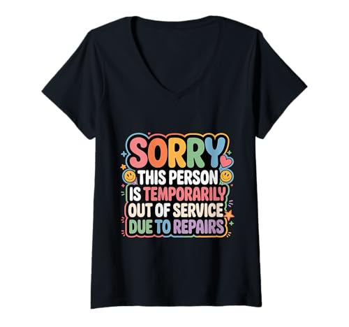 Damen Person Temporarily Out of Service for Repairs - T-Shirt mit V-Ausschnitt Damen Person Temporarily Out of Service for Repairs - T-Shirt mit V-Ausschnitt von Nach der Operation Erholung Humor