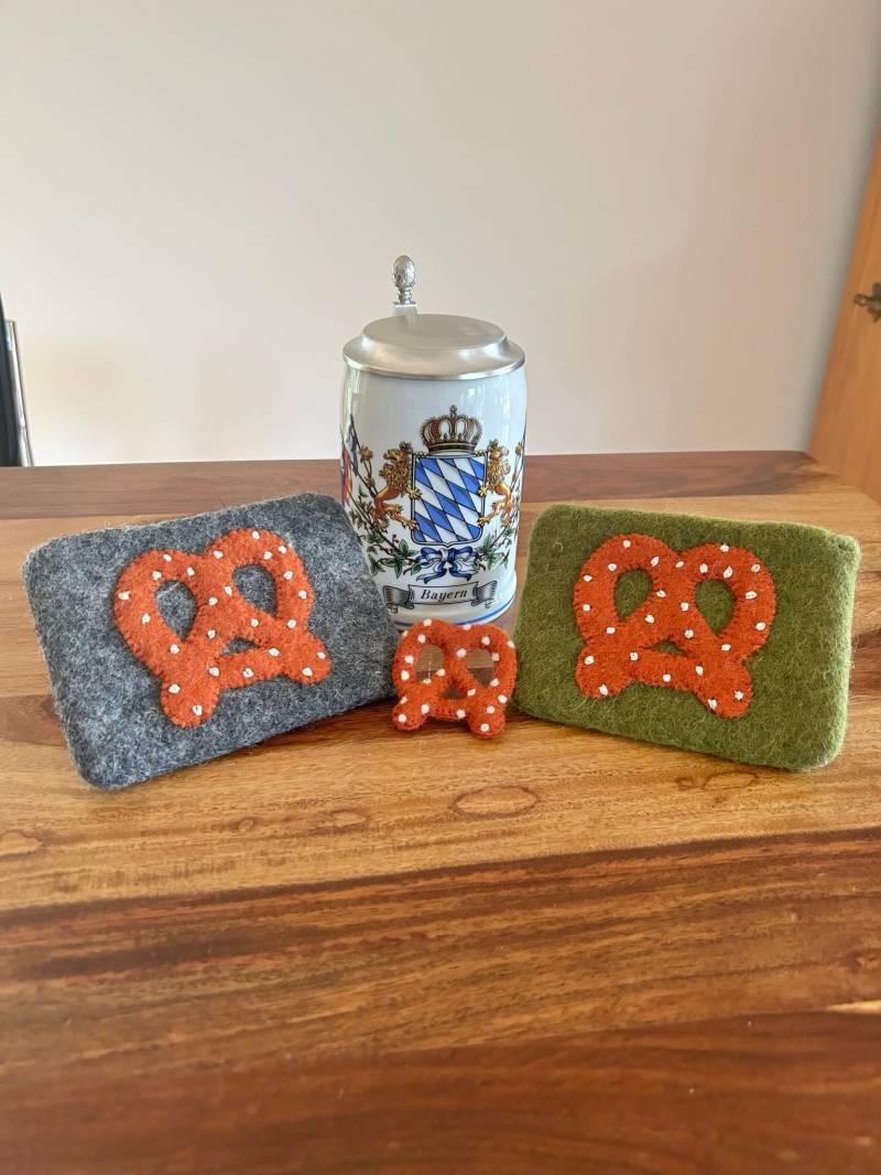 Brezel Tasche I Filztasche Trachten Clutch Dirndltasche Dirndl Breze Accessoire Geldbeutel Geldbörse Filz von NachaInterior
