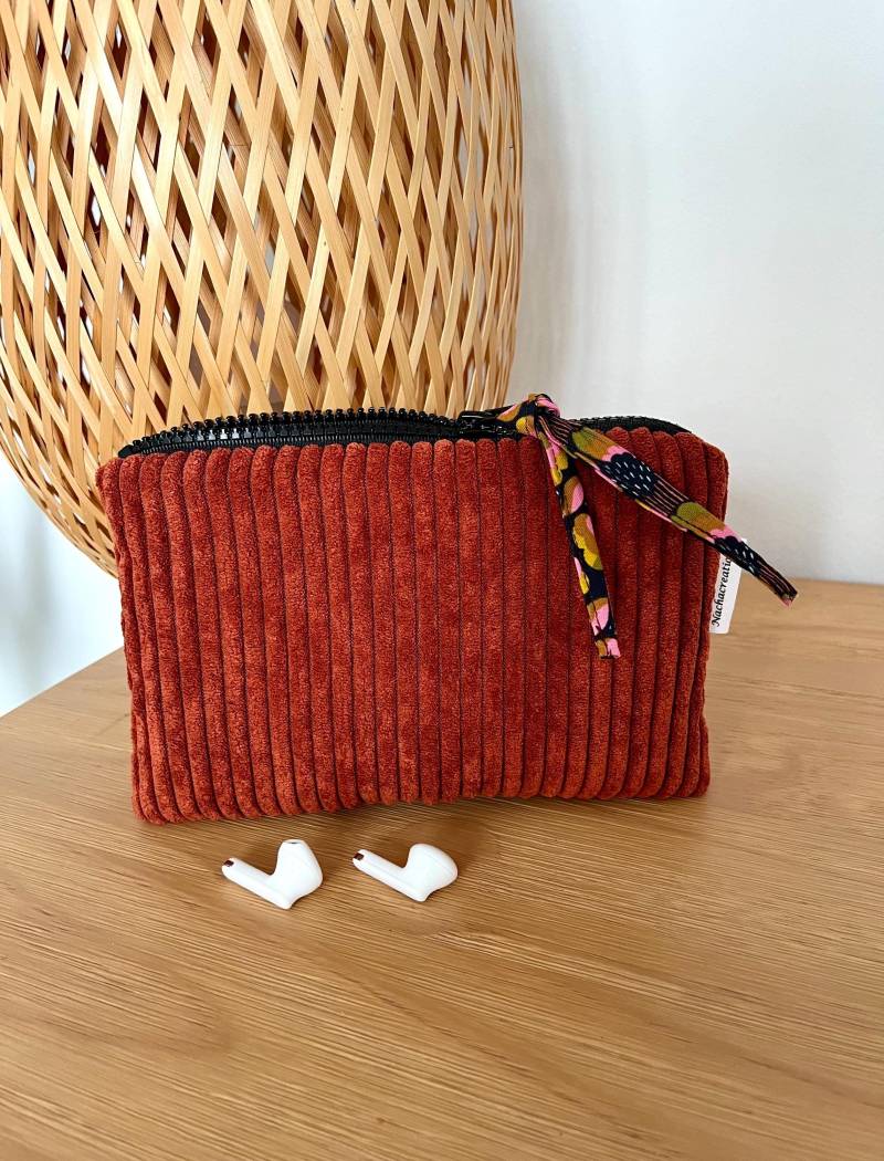 Fleece-Tasche Aus Dickem, Ziegelfarbenem, Geripptem Samt. Handytasche Fleece-Tasche Aus Dickem, Ziegelfarbenem, Geripptem Samt. Handytasche von Nachacreations