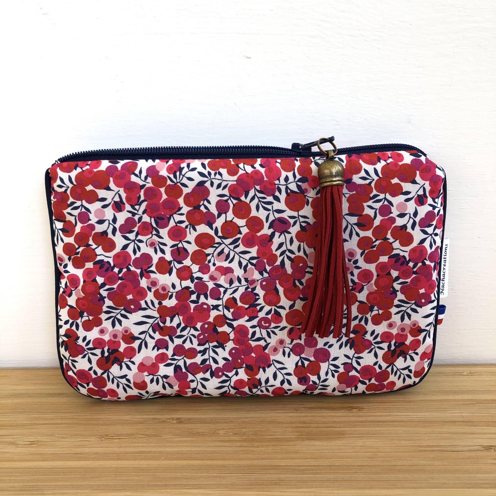 Fleecebeutel in Liberty-Rot. Handytasche. Liberty Wiltshire Rot. Make-Up-Beutel. Lehrergeschenk Fleecebeutel in Liberty-Rot. Handytasche. Liberty Wiltshire Rot. Make-Up-Beutel. Lehrergeschenk von Nachacreations