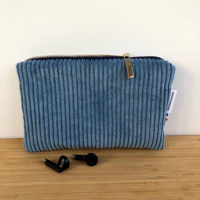 Gesteppter Beutel Aus Blauem, Grob Geripptem Samt. Handytasche Gesteppter Beutel Aus Blauem, Grob Geripptem Samt. Handytasche von Nachacreations