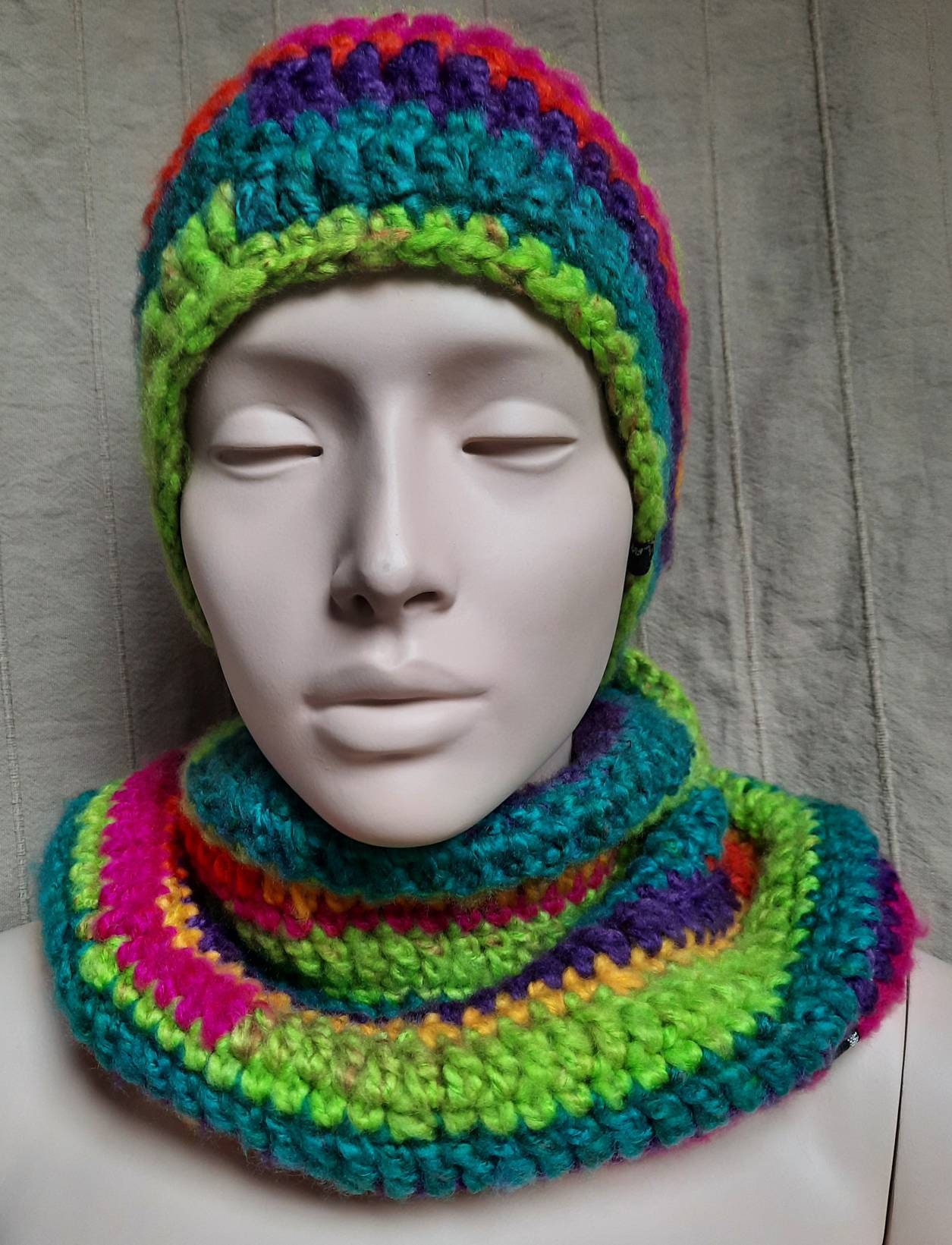 Damen Häkel Set Mütze Und Halssocke Regenbogen Damen Häkel Set Mütze Und Halssocke Regenbogen von Nachtklabauter